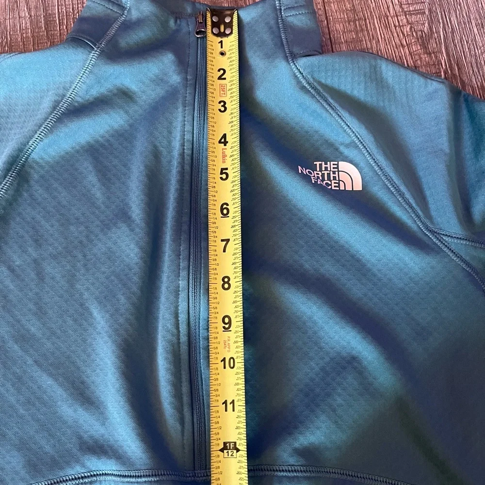 The North Face Women’s 1/2‎ Zip Workout Pullover Long Sleeve (M)